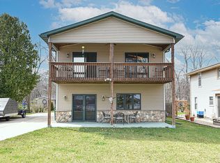 6908 N Tichigan Rd, Waterford, WI 53185