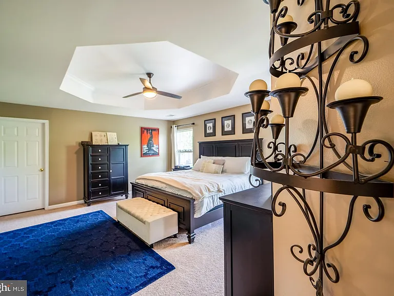 18081 Camdenhurst Dr — Photo 32