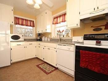 3rd image of 325 Windsor Ave