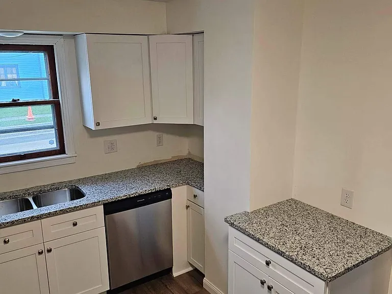 110 S Hopkins St #1 — Photo 12