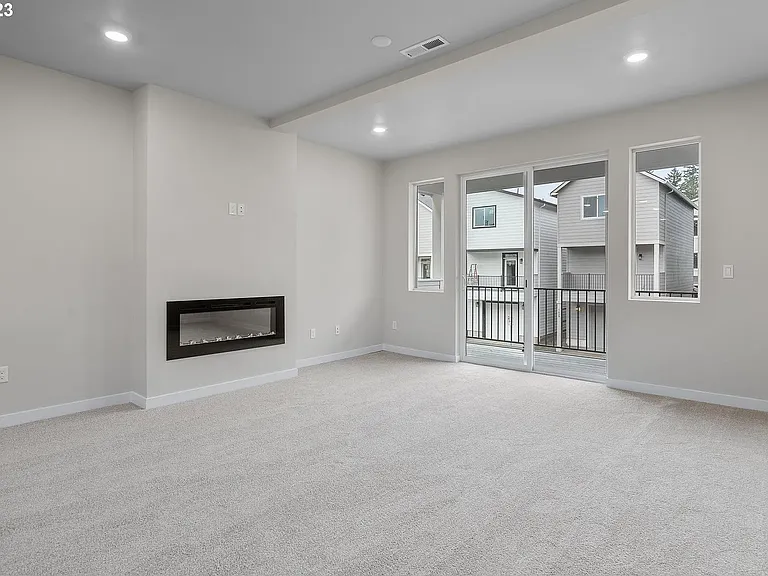 1436 N Steiwer Ln — Photo 11