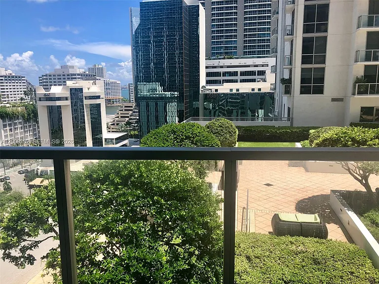 1050 Brickell Ave #1408 — Photo 2