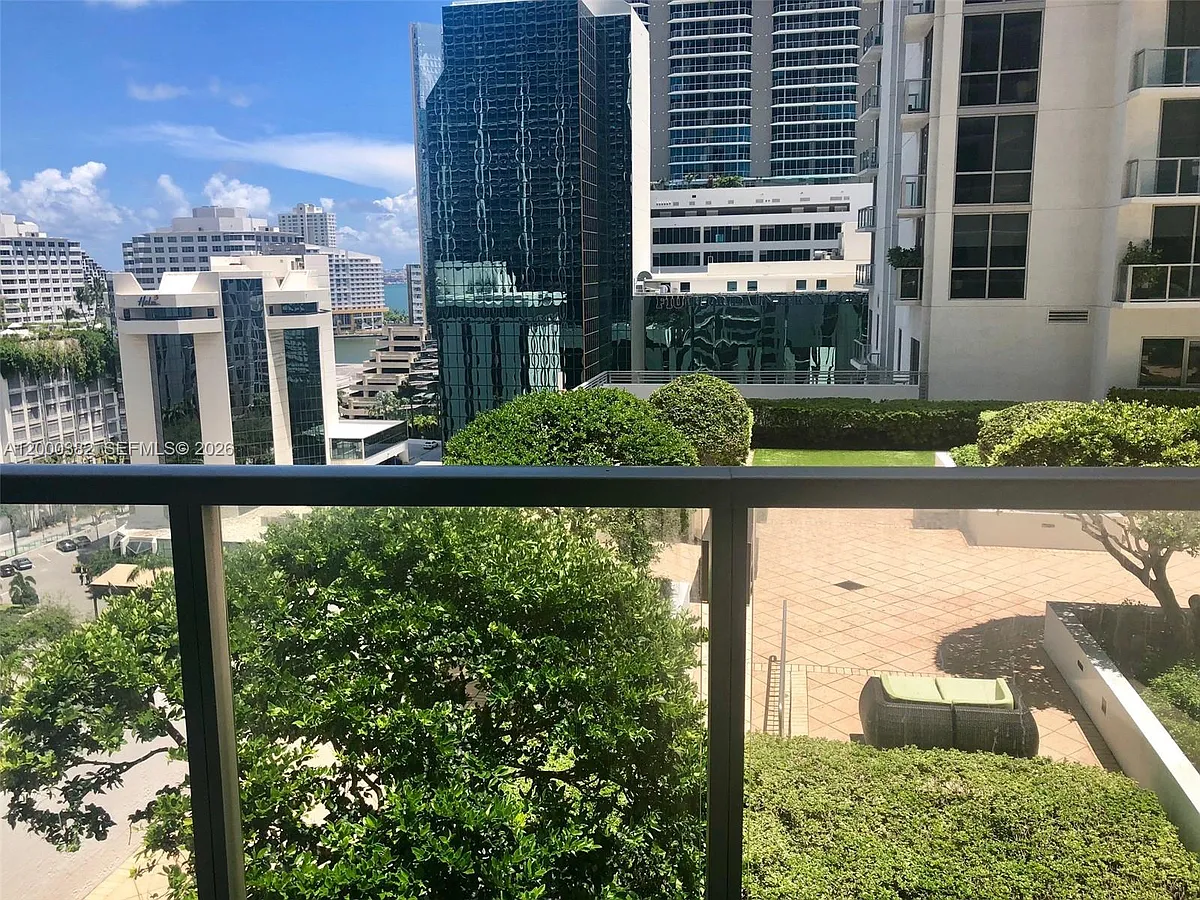 Building Photo - 1050 Brickell Ave #1408