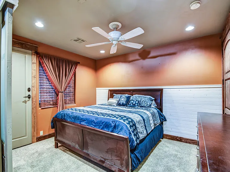 1341 E Ivyglen St — Photo 33