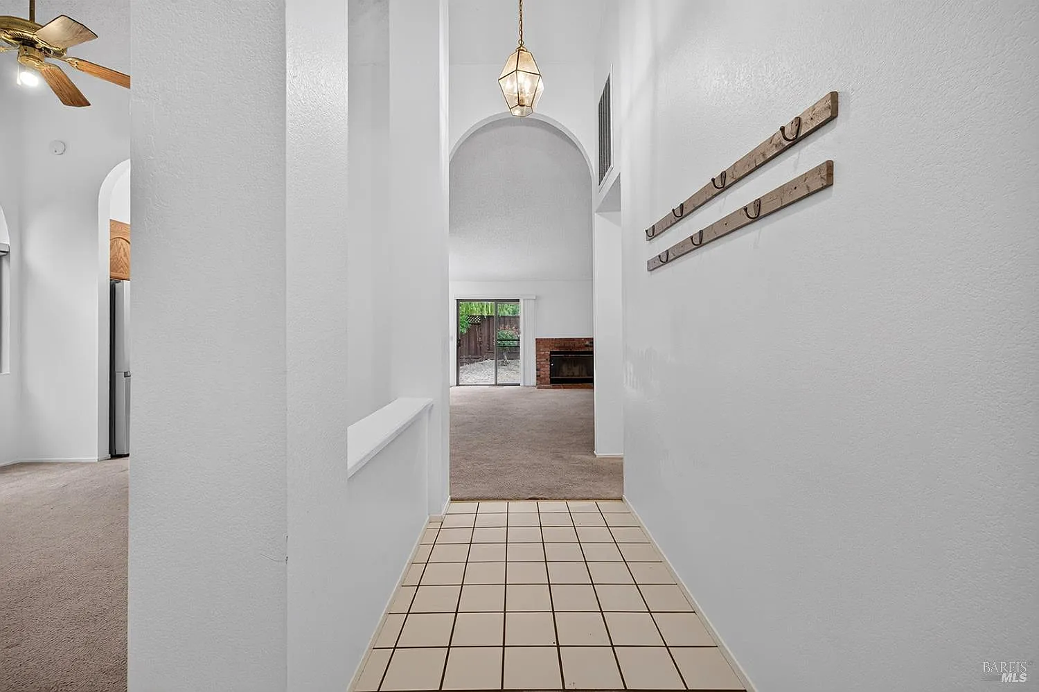 527 Mallory Avenue - Photo 2