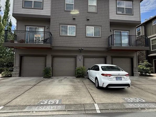 8902 NE Brentford Way, Hillsboro, OR 97006
