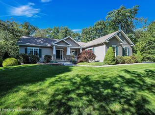 101 Hampshire Dr, Jefferson Township, PA 18436