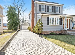 27 Maple Shade Ave E, Trenton, NJ 08690