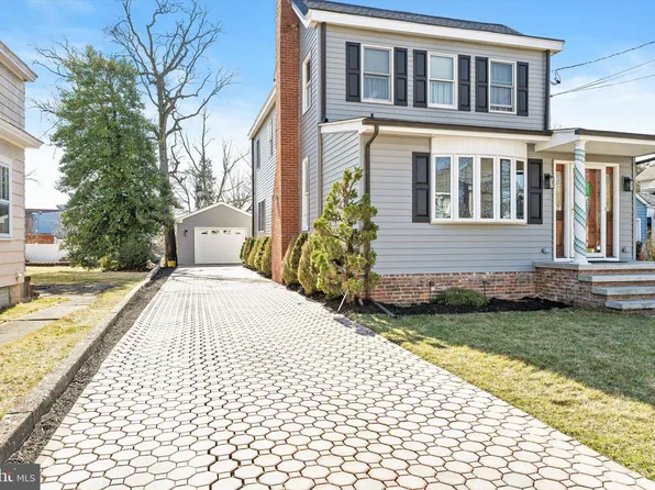 27 Maple Shade Ave E, Trenton, NJ 08690