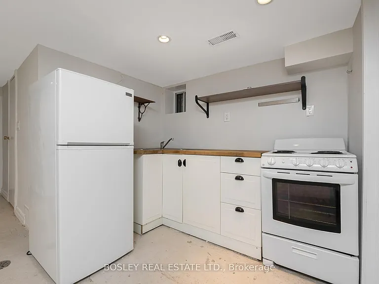 16 Hallam St #BASEMENT — Photo 4