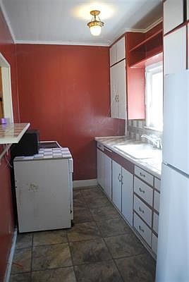 4th image of 929 Campbell Ave