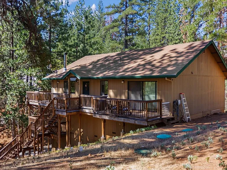 2518 Elizabeth Dr — Photo 3