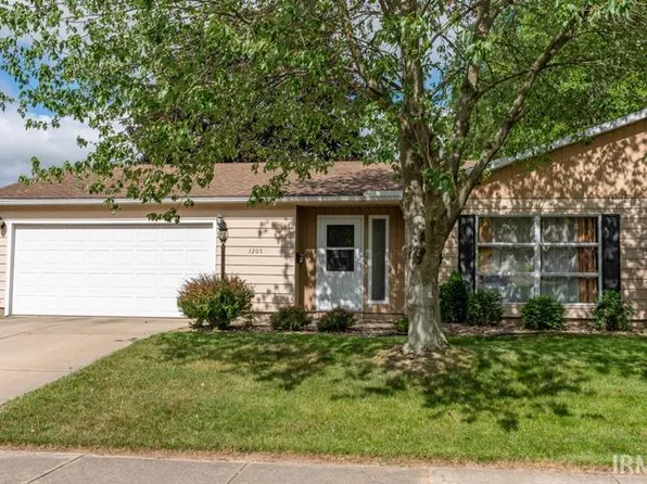 3205 Woodmont Dr, South Bend, IN 46614