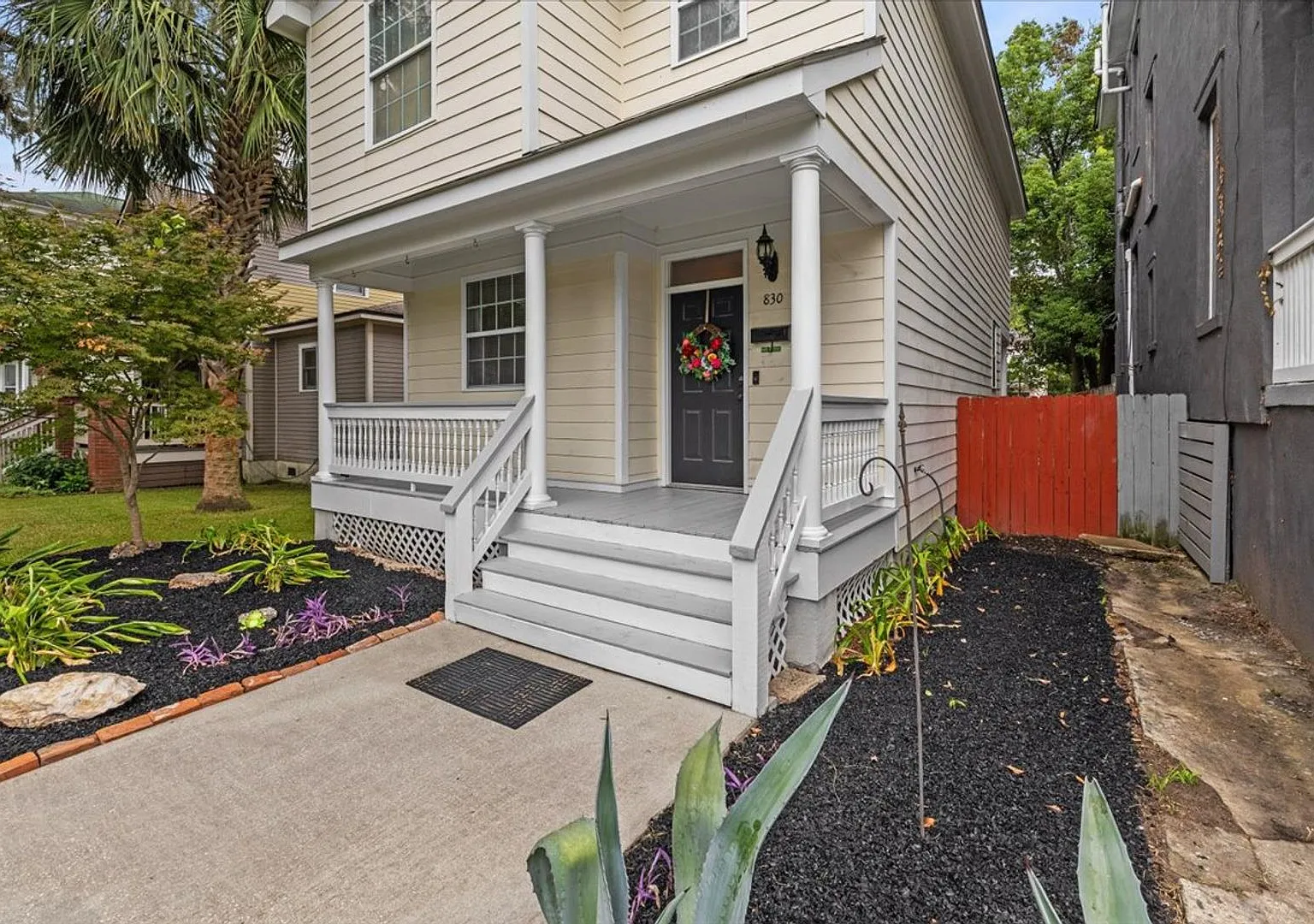 830 E Duffy - Lovely Downtown Home with Fenced Yard! — Photo 2