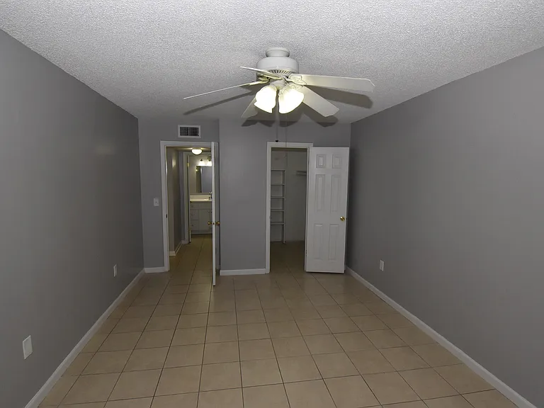 480 Banyon Tree Cir #102 — Photo 6