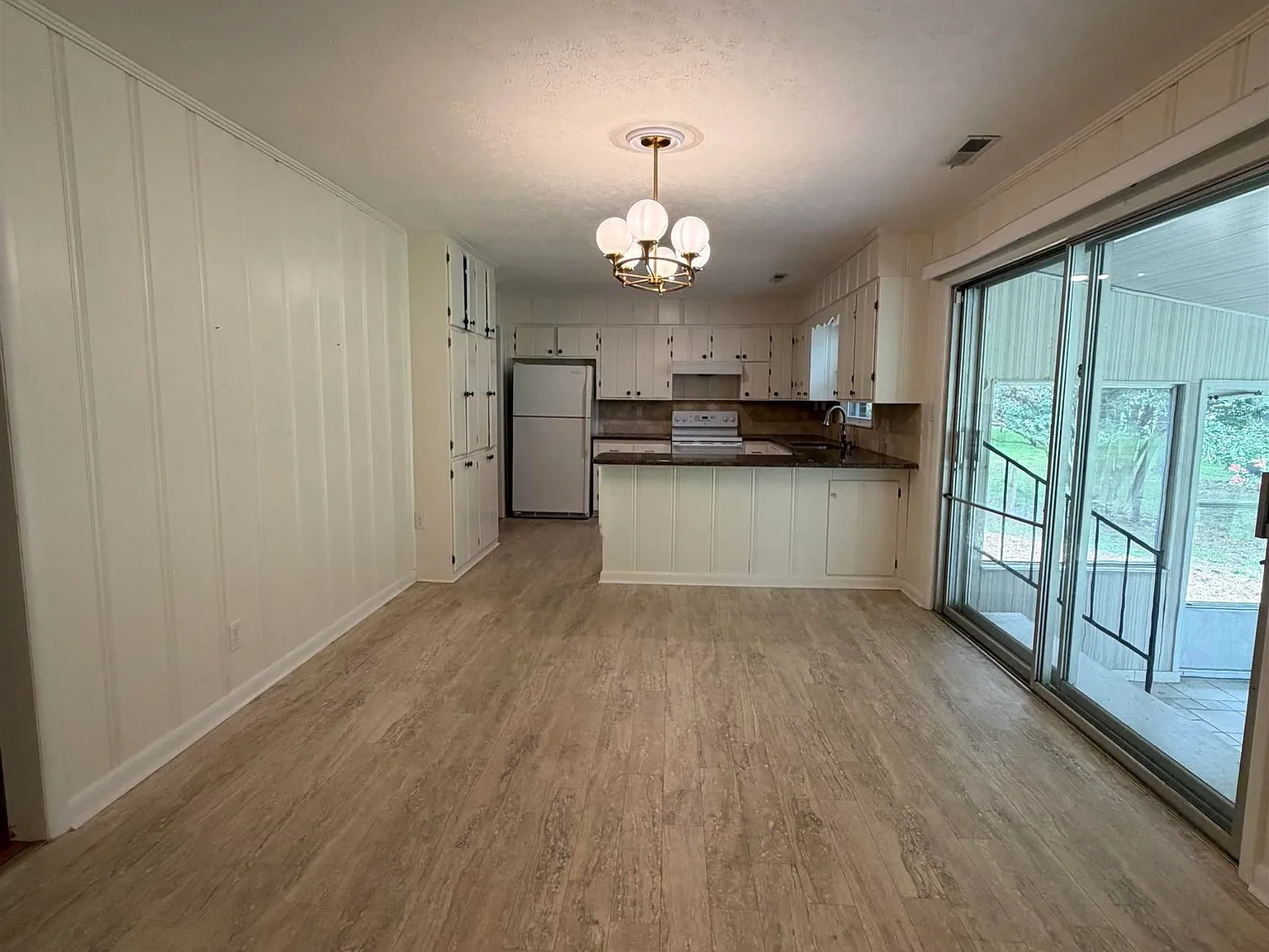 3 bed, 2.0 bath, 2011 sqft, $1,750 — Photo 2