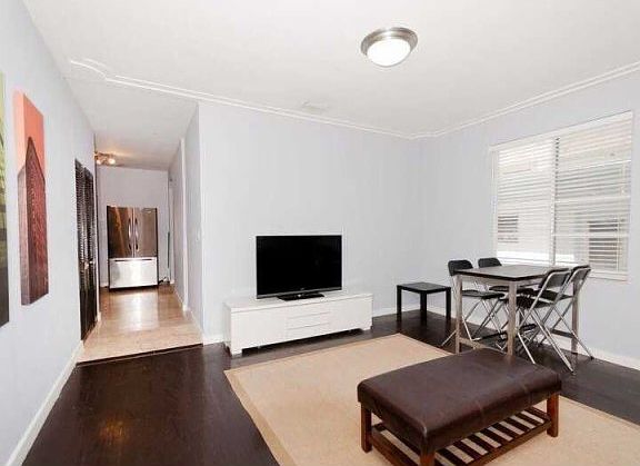 2nd image of 928 Euclid Ave APT 3