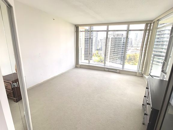 5th image of 2133 Douglas Rd #2202