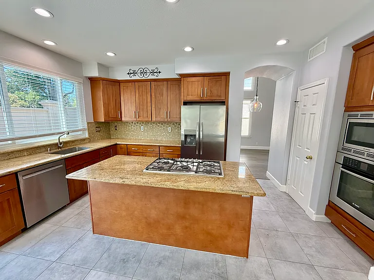 4238 Diavila Ave — Photo 14