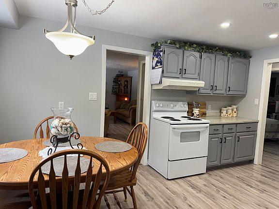 5th image of 233 Greenfield Rd