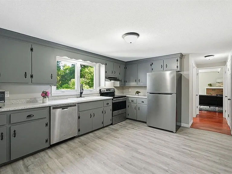 1107 N Pleasant St — Photo 13
