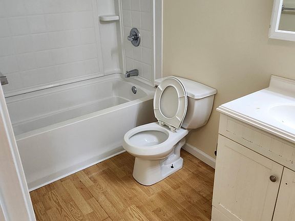 4th image of 1 Ripley Rd #10