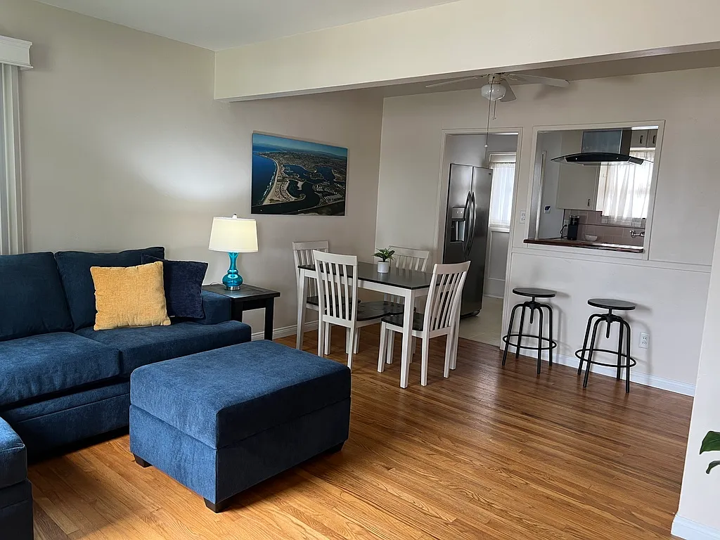 2 bed, 1.0 bath, $5,125 — Photo 3