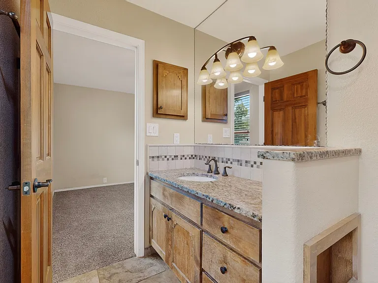 5612 Chelwood Park Blvd NE — Photo 22