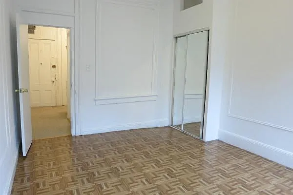 Rented by Manhattan Best Realty, Inc. | media 24