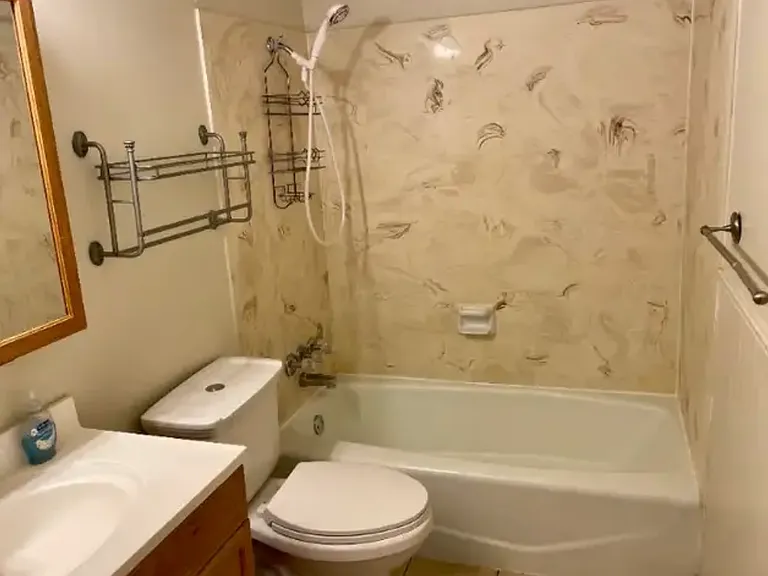 1710 Hickory Ln — Photo 8