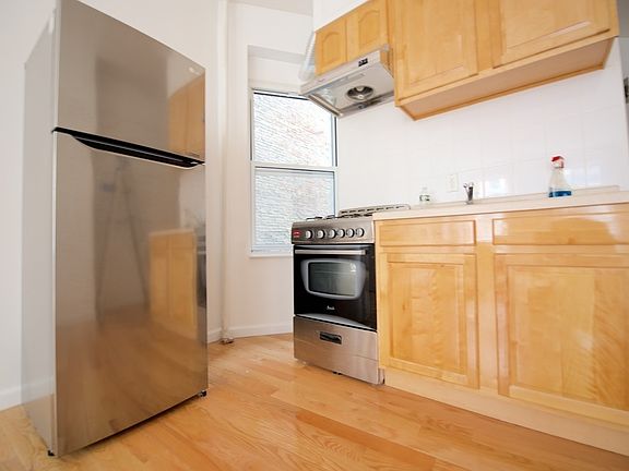 3rd image of 91 Elizabeth St #11