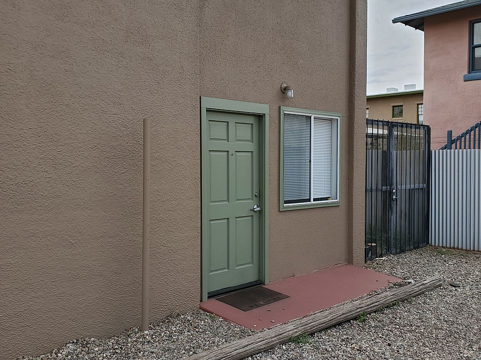 Front entry with side yard gate