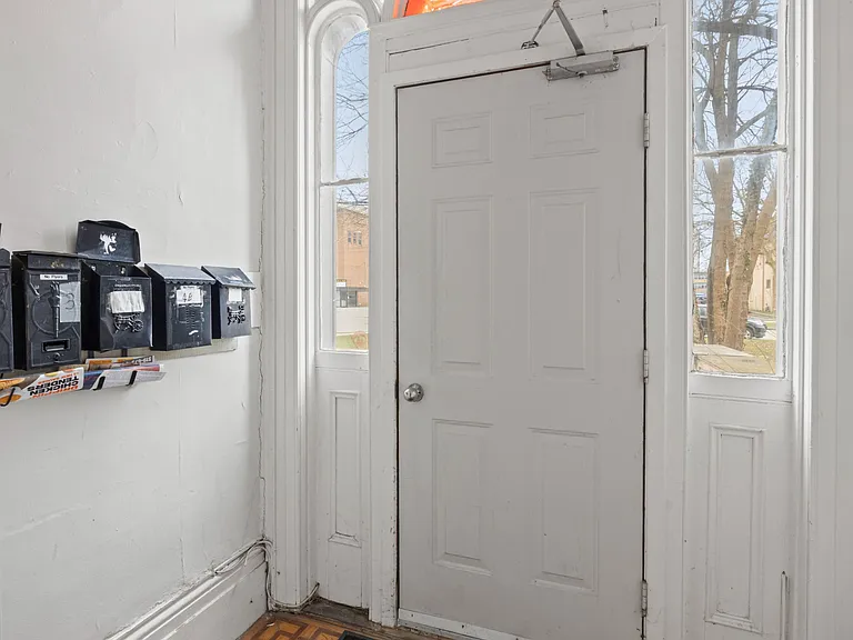 434 Dufferin Ave #3 — Photo 2