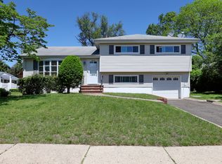40-15 Terhune Pl, Fair Lawn, NJ 07410