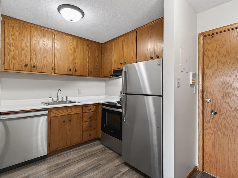 Imperial Heights Apartments — Photo 37