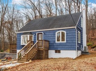 6 Lorac Ln, Lake Hopatcong, NJ 07849