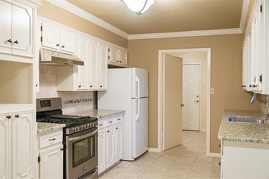 5th image of 302 Brookwood Ln