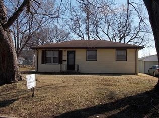 1188 SW Seabrook Ave, Topeka, KS 66604