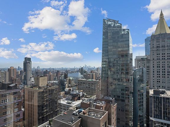 4th image of 39 E 29th St #Ph1b