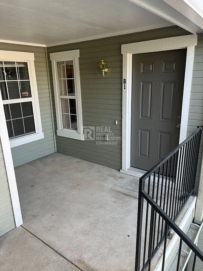 6776 S Ivy St — Photo 2