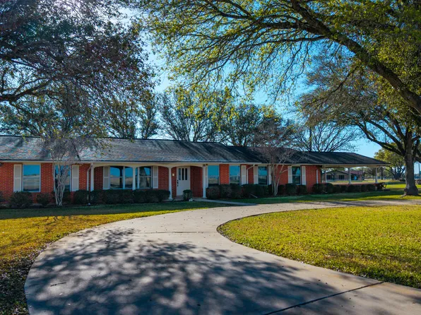 25 Labus, Floresville, TX 78114