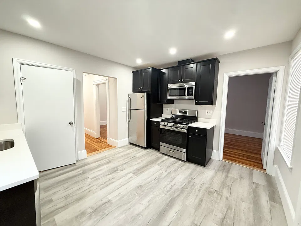 71 Saxton St #1R