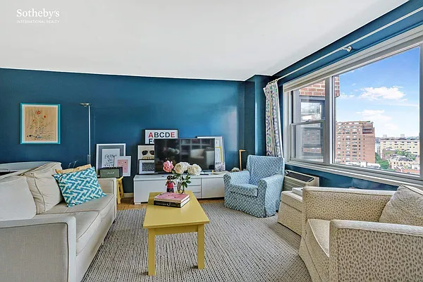 Sold by Sotheby's International Realty | media 1