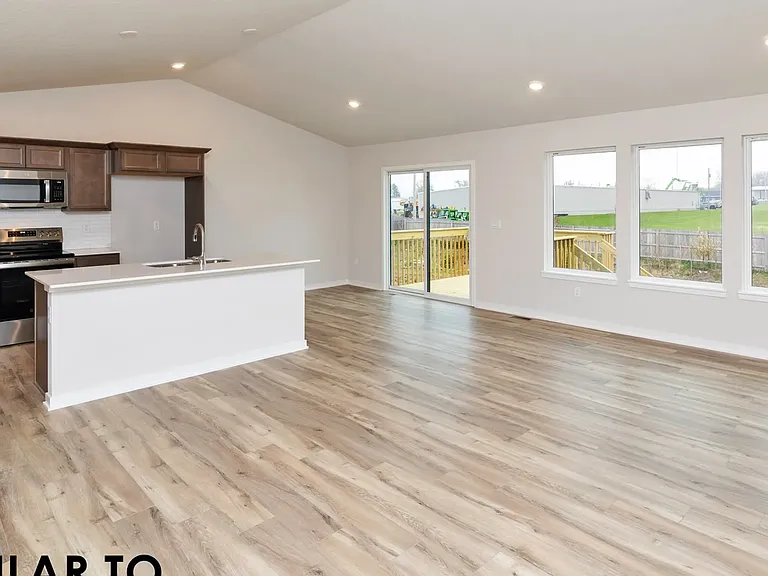 1131 NW Petersen Dr — Photo 2