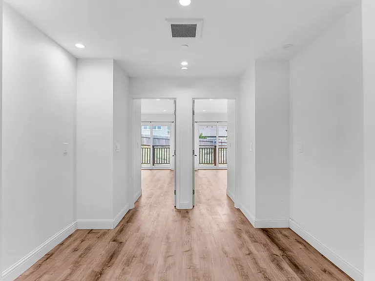 490 Jean Cir — Photo 19