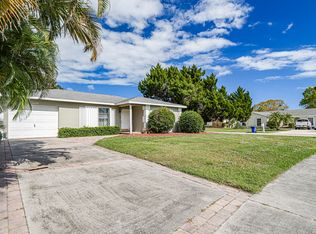 2490 4th Ln, Vero Beach, FL 32962