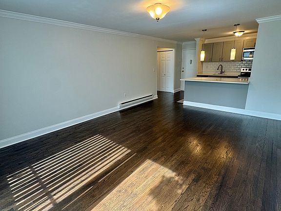 3rd image of 112-120 Strawberry Hill Ave #8fad878a7