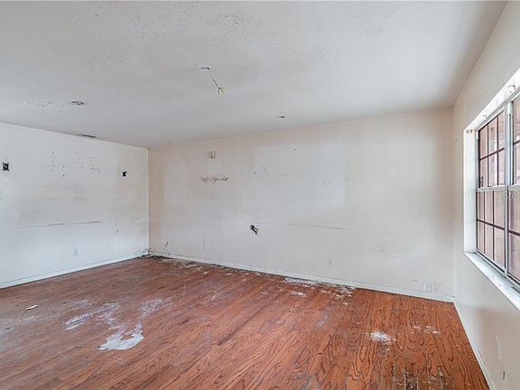 3rd image of 6806 Murray Hill Ct