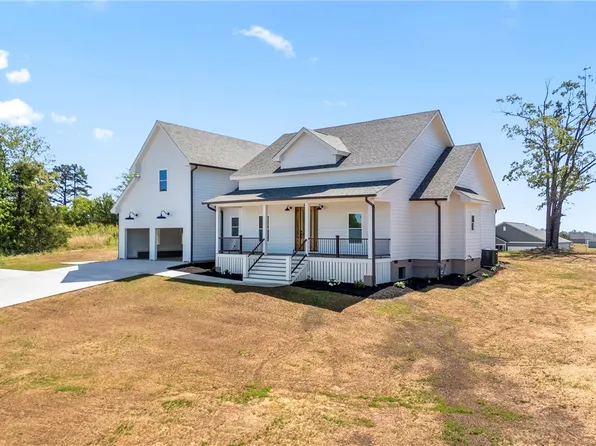450 Falcons Lair West Dr, Walhalla, SC 29691