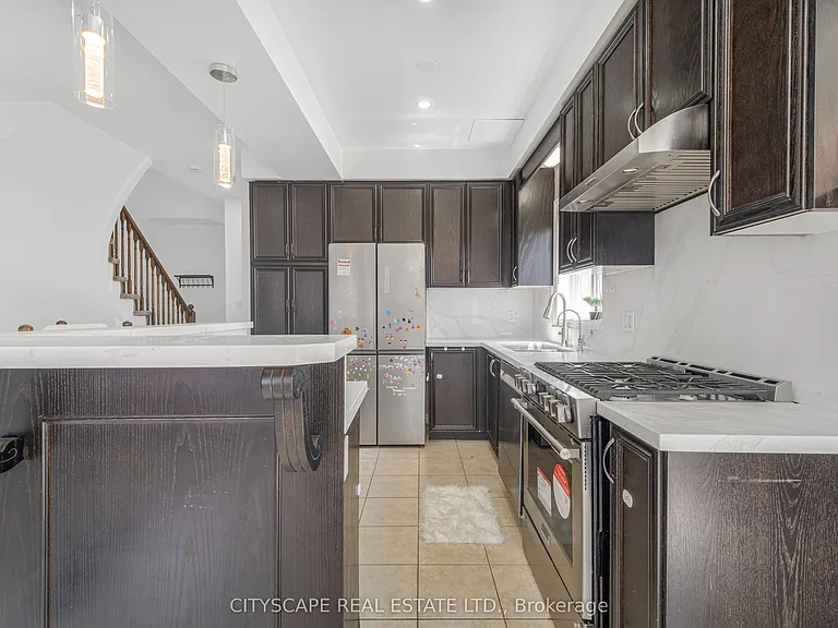 14 Redcedar Cres — Photo 8